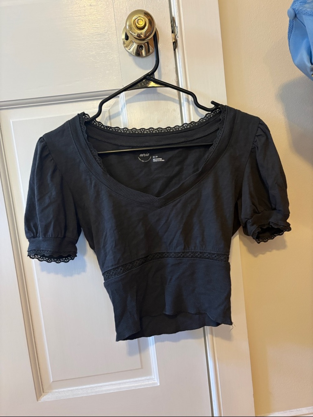 aerie Black Lace-Trim Cropped V-Neck Puff Sleeve Top